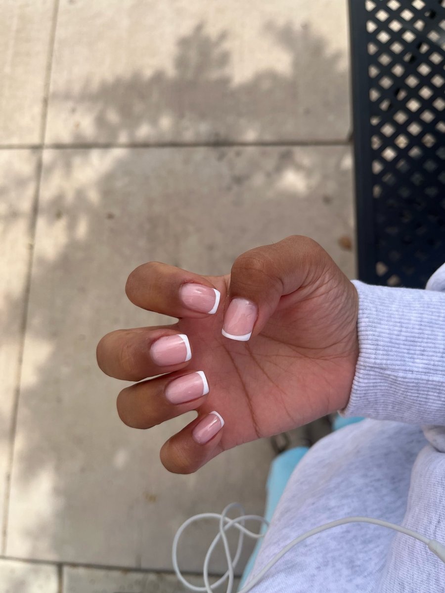 dollies299's tweet photo. French tip nails are ELITE https://t.co/JGDi5byPcy