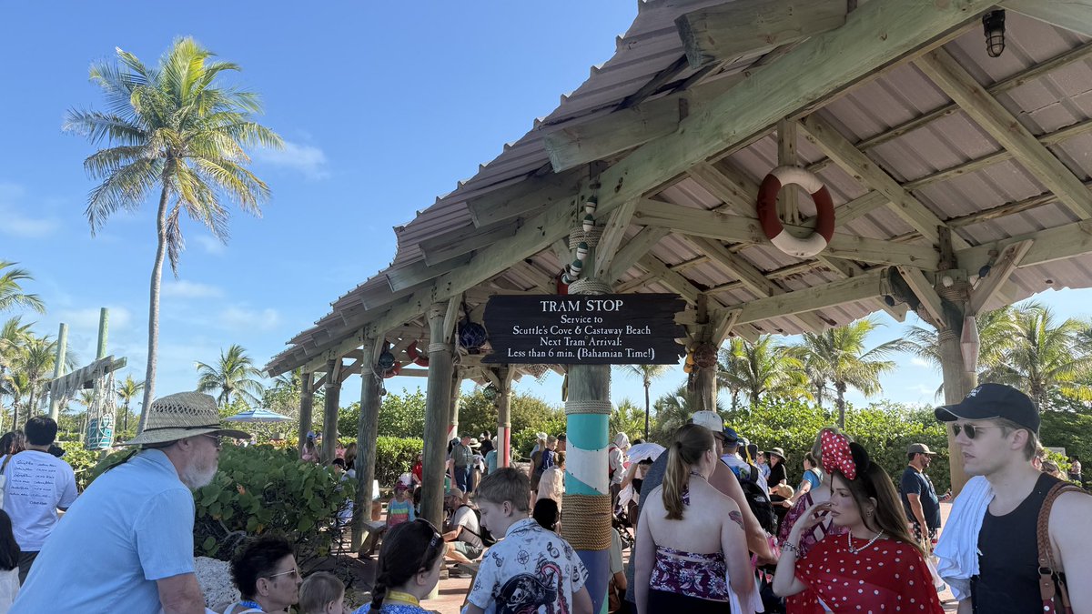 mickeynet014's tweet photo. 🚢ディズニーウイッシュ
キャスタウェイ・ケイの移動でぜひ乗ってほしいのがトラム🚋✨

島内の移動に利用でき、ファミリービーチや大人専用エリアまで楽々アクセス！

歩くと意外と距離があるので、まずはトラム利用がおすすめです🏝️

#ディズニーウイッシュ #ディズニークルーズ #DCL #MNDCL https://t.co/aBRkSt0adj