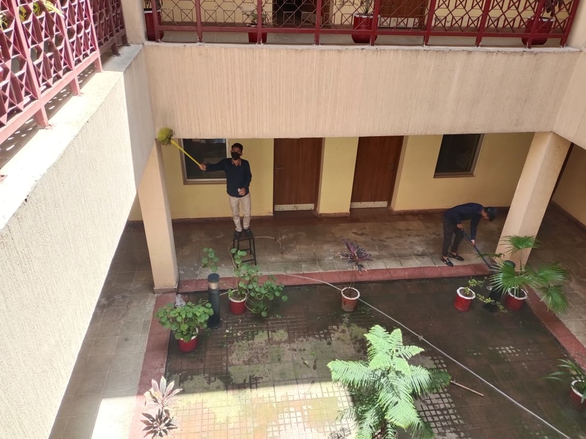 UAJK_Official's tweet photo. Students, faculty & staff of the Department of Chemistry actively participated in #CleanlinessWeek being observed at the University of Azad Jammu & Kashmir, promoting environmental awareness, teamwork, and a cleaner campus environment. 🌿
#UAJK #DepartmentOfChemistry #CleanCampus https://t.co/87RRAs88Ls