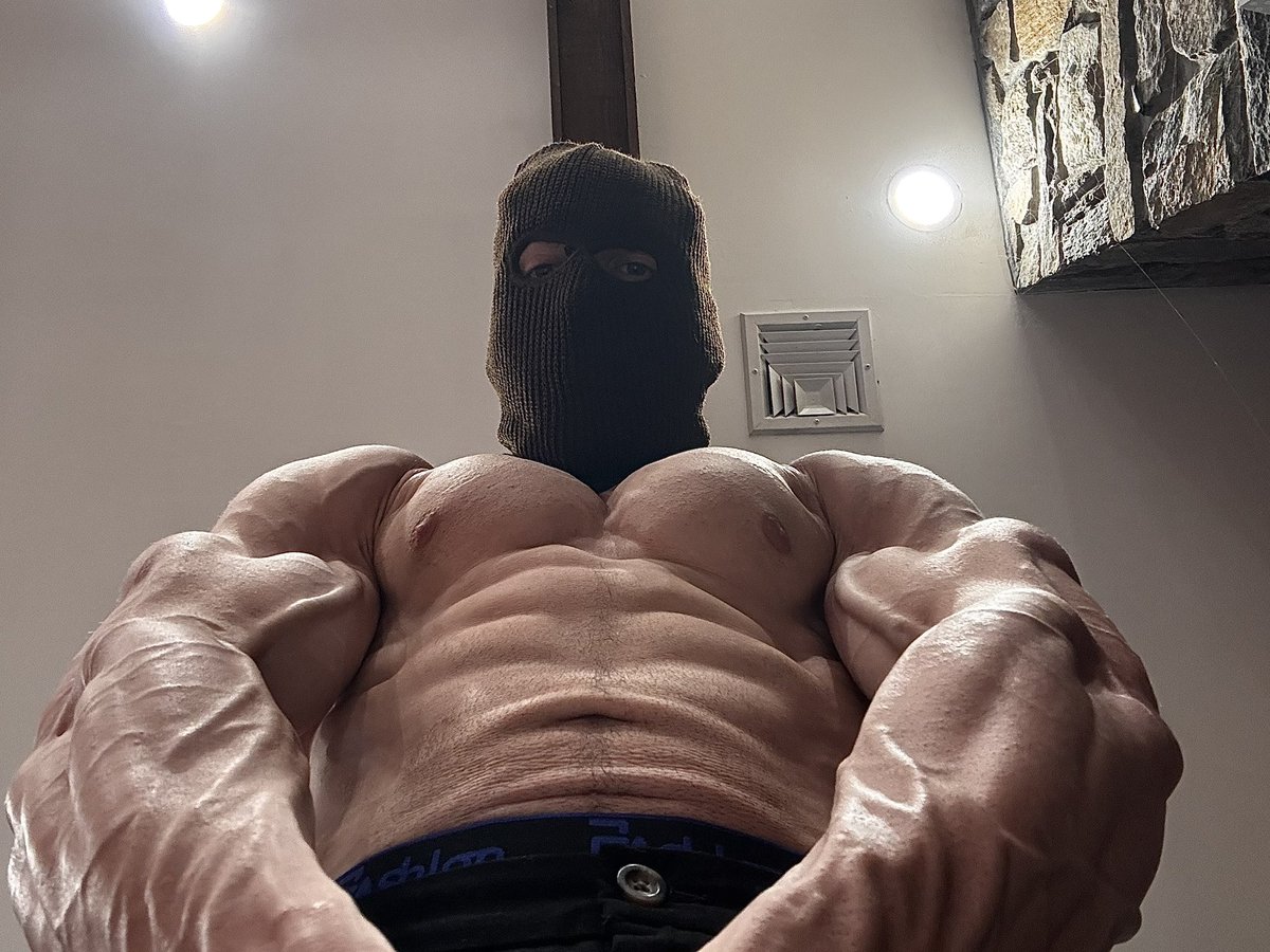 thelordbeefcake's tweet photo. Right where we belong 👑 https://t.co/PsvgZxNUeQ