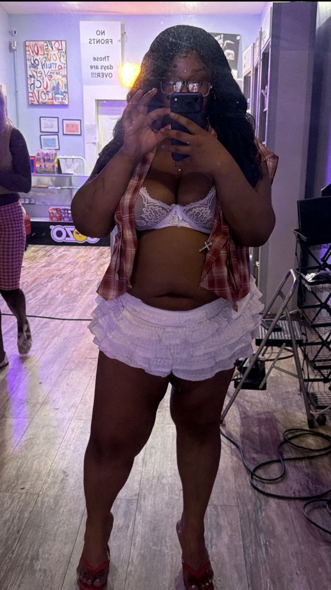 theRealcarmeezy's tweet photo. 🫦🫦 https://t.co/w36QoLmZOv