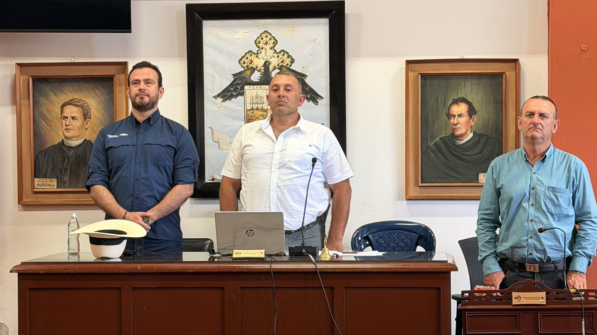 PDACaldas's tweet photo. En el Concejo de #Pensilvania participamos en un diálogo abierto, resolvimos inquietudes y socializamos avances en vivienda, agua potable y saneamiento. Seguimos articulando esfuerzos para mejorar la calidad de vida y el desarrollo de nuestros municipios. https://t.co/Io0yvZHkhH