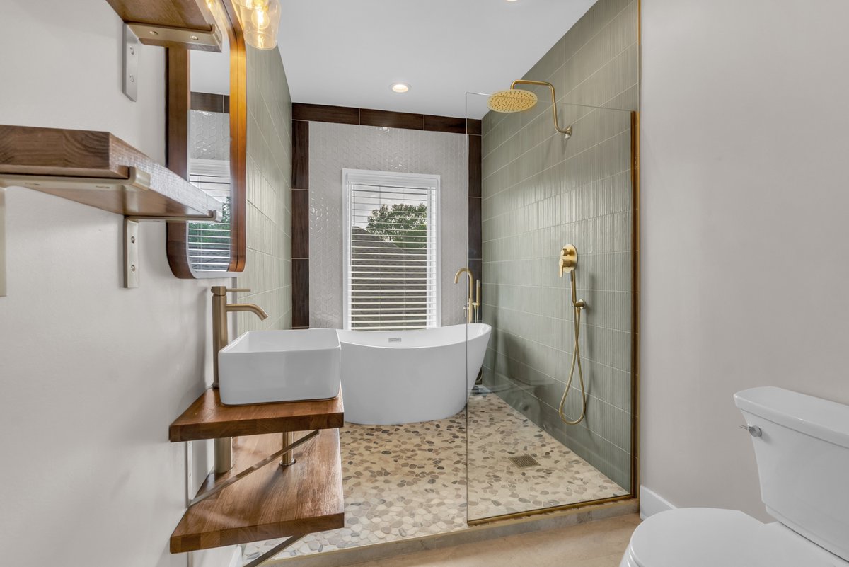 TPF500's tweet photo. For sale in midtown 🏠📷 https://t.co/HIoJA17esD