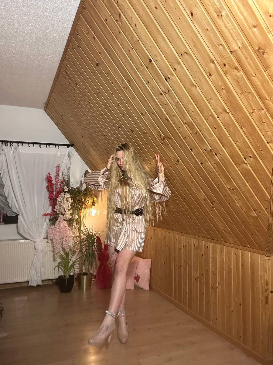 Miss Eli tweet media