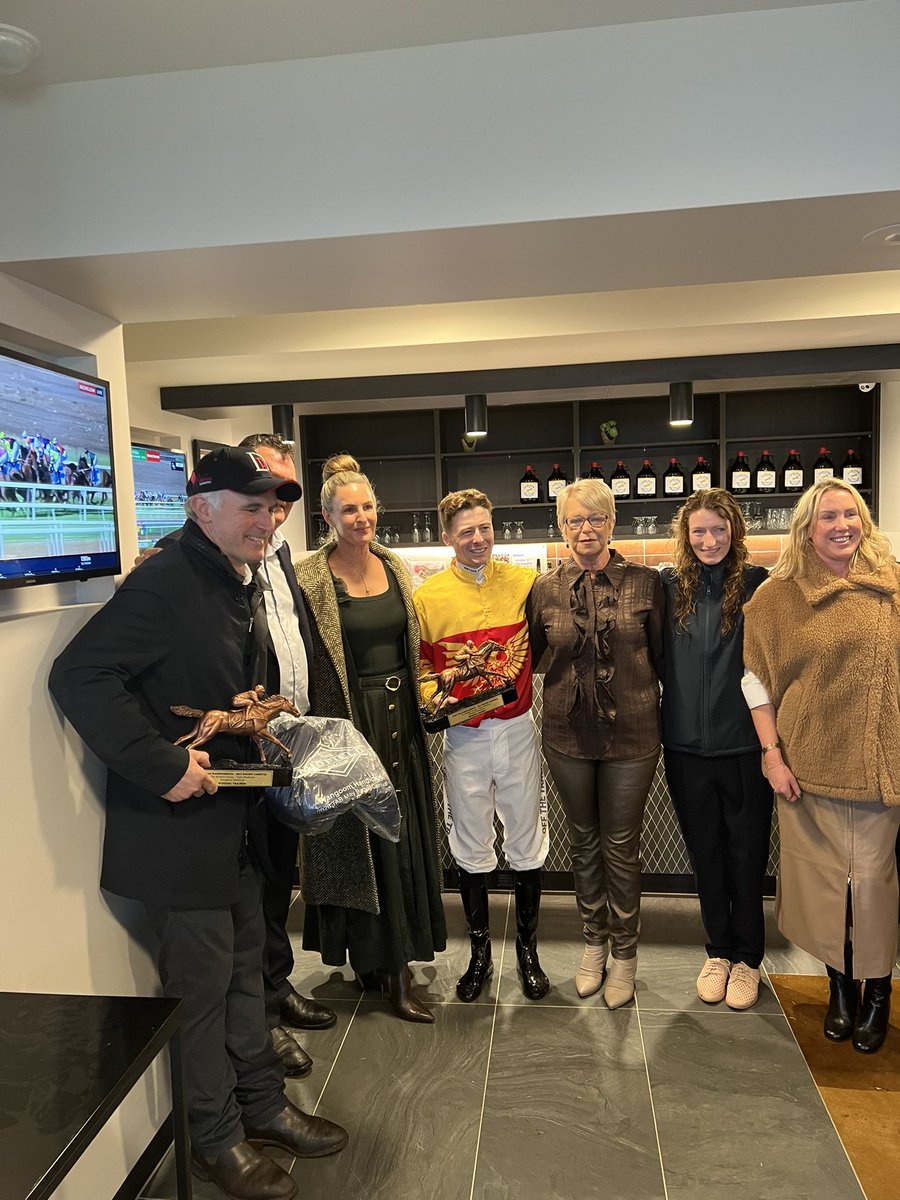 1000giggles's tweet photo. Day2 #MargaretLucasGalleywood & #MidfieldGroupWangoom @wboolracingclub #Unboolievable Congrats all winning #OwnersConnections & thanks to all customers partners #WRC Committee&team @RacingVictoria @Country_Racing participants+Teams
#1😁😁😁 🐎🤩👌 https://t.co/b7kwZVUIYr