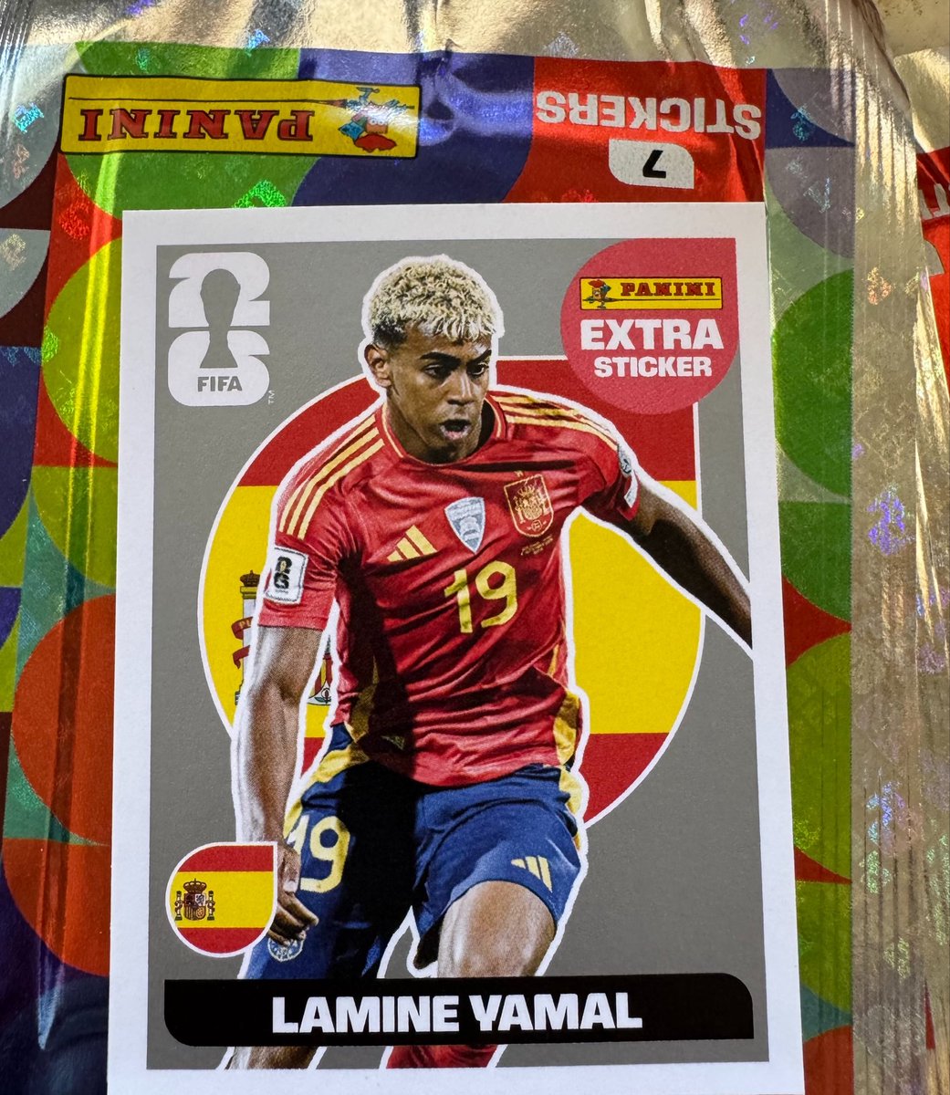 Hoy me compré 20 sobres del mundial, me salieron 18 (de 140 que traen los 20 sobres) que no tenía y un extra sticker de Lamine, para mí fue un buen día 👍🏾