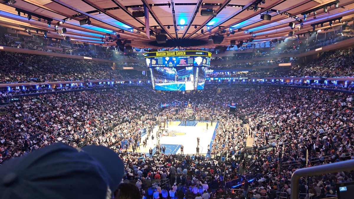 JayJoubs's tweet photo. @WorldWideWob Rate these seats for someone who is here out of town! https://t.co/CsjNyREcY2
