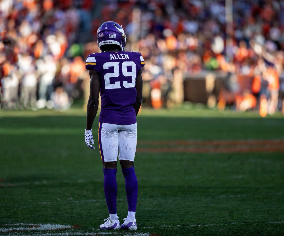 DerrikTAllen's tweet photo. 29 staying 29 🙏🏿 https://t.co/aHFMOzFYjx