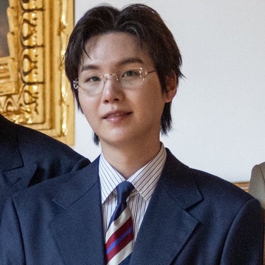 he looks so fcking fine 🥵