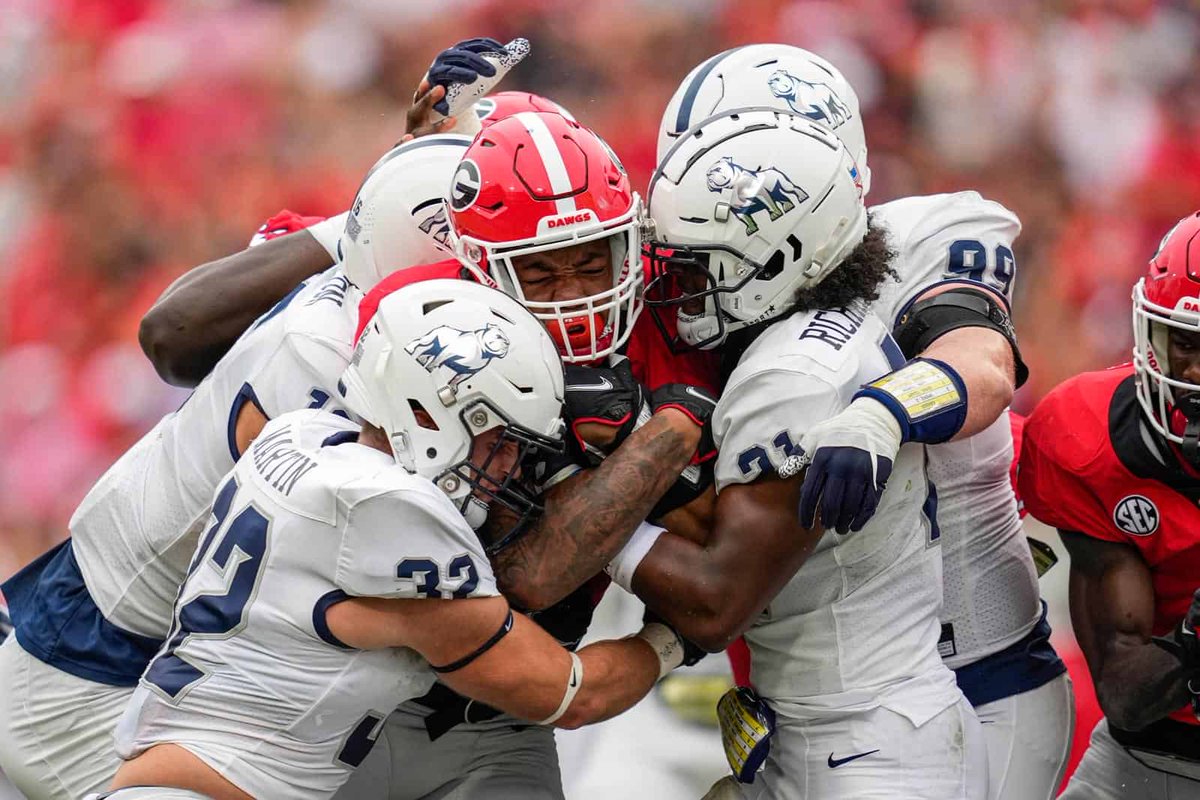 Dee2Groovy's tweet photo. After a great conversation with Coach Swain. I am truly blessed to receive my 1st D1 offer from Samford University. @Rockswain02 @VeteransHS #AGTG @CoachHort @RecruitGeorgia @CoachDriggz @CoachCMorgan1 @ChadSimmons_ @BallCoachHP  @SamfordFootball https://t.co/ulfPt0Vk7L