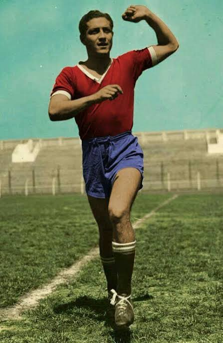 Un 6 de mayo, pero de 1934, se produjo un antes y un después en la historia del fútbol argentino ⚽️🇦🇷: debutó en Primera División el irrepetible Arsenio Erico 🇵🇾, máximo goleador del profesionalismo y símbolo de Independiente 🟥. LEYEND