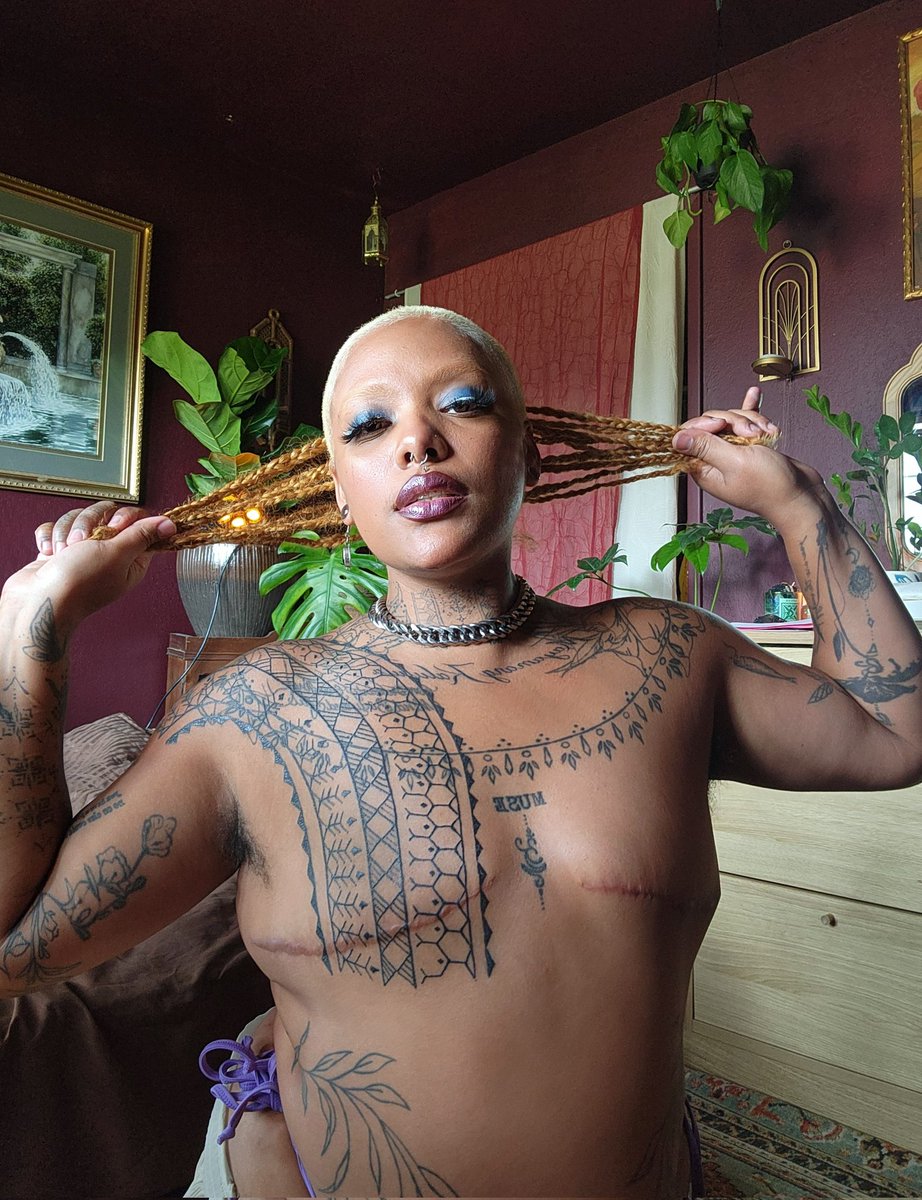 thelifeofrayyy's tweet photo. Just a fuckin reminder that trans bodies come in all different shapes and sizes 🏳️‍⚧️ https://t.co/lQt3e4HQG7