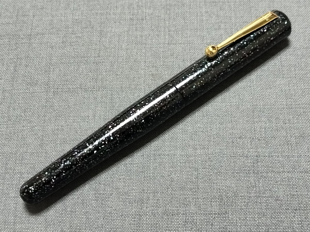 今日のペンは大橋堂 手作り万年筆螺鈿です。 引用したペンと同様に尻軸