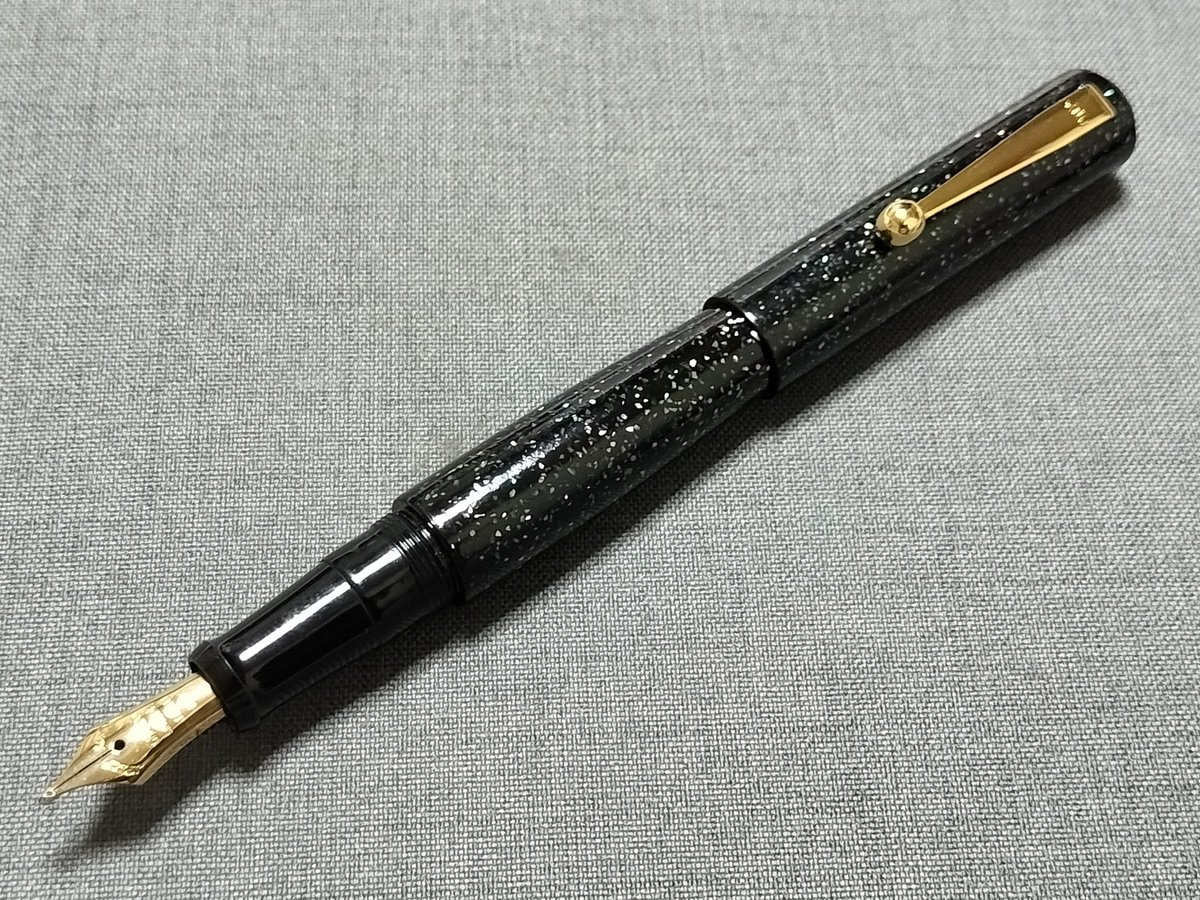 今日のペンは大橋堂 手作り万年筆螺鈿です。 引用したペンと同様に尻軸