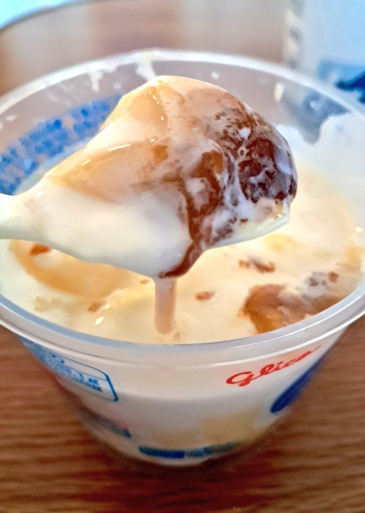 nobuyo5696's tweet photo. 12年ぶりの日本で感じたこと(その2)

・コンビニのプリンがうますぎる

※ジョージアには、卵ちゃんにほどほどの砂糖を加えてわざわざ蒸してカラメルソースでほろ苦さを加えるような繊細で考え抜かれたスイーツなど存在しない https://t.co/wF7fYqt4OZ