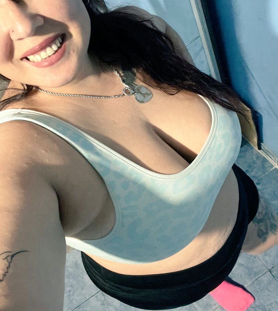 Mysecretcurvy tweet media