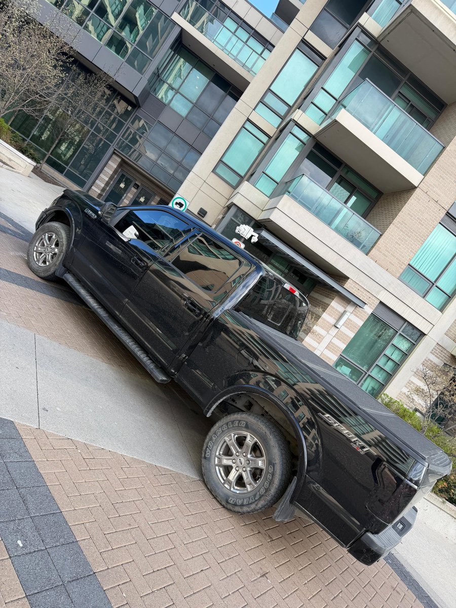 Kwesi_Agyei_'s tweet photo. 2018 Ford F150 XLT SPORT 4X4
Odometer 230k kilometres 
Clean title 
200k cedis buy and shipping https://t.co/rM0YEccBfj