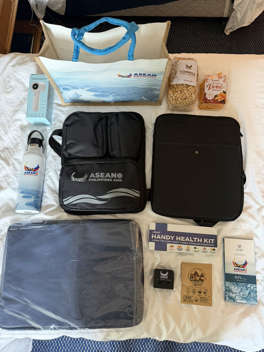 LOOK: Host countries usually distribute media kits during ASEAN Summits with local products and useful items for media coverage. For the 48th ASEAN Summit in Cebu, the kit includes 4 bags, snacks, tumbler, health kit, handheld fan, and a universal power adapter. <a href="/manilabulletin/">Manila Bulletin News</a>