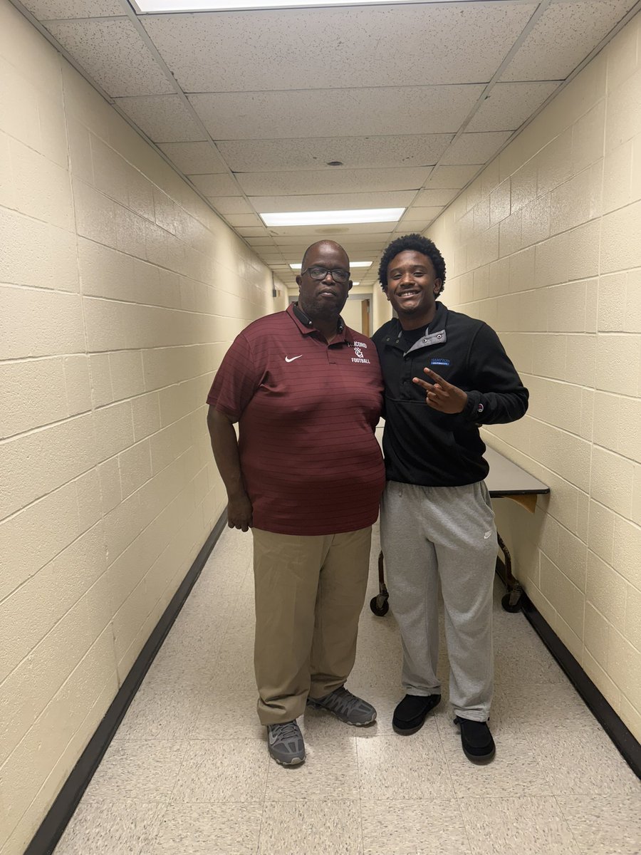 A_Roberts704's tweet photo. After a great conversation with @HawkMgmt, I’m Extremely Blessed to receive my first offer from Concord University!!! 

@Prov_Football @Coachward1 @cmacc16 @CoachCruz22 @CoachOsbey @StrengthbyStaff @Grind_Hard29 https://t.co/jVYkwOYssL