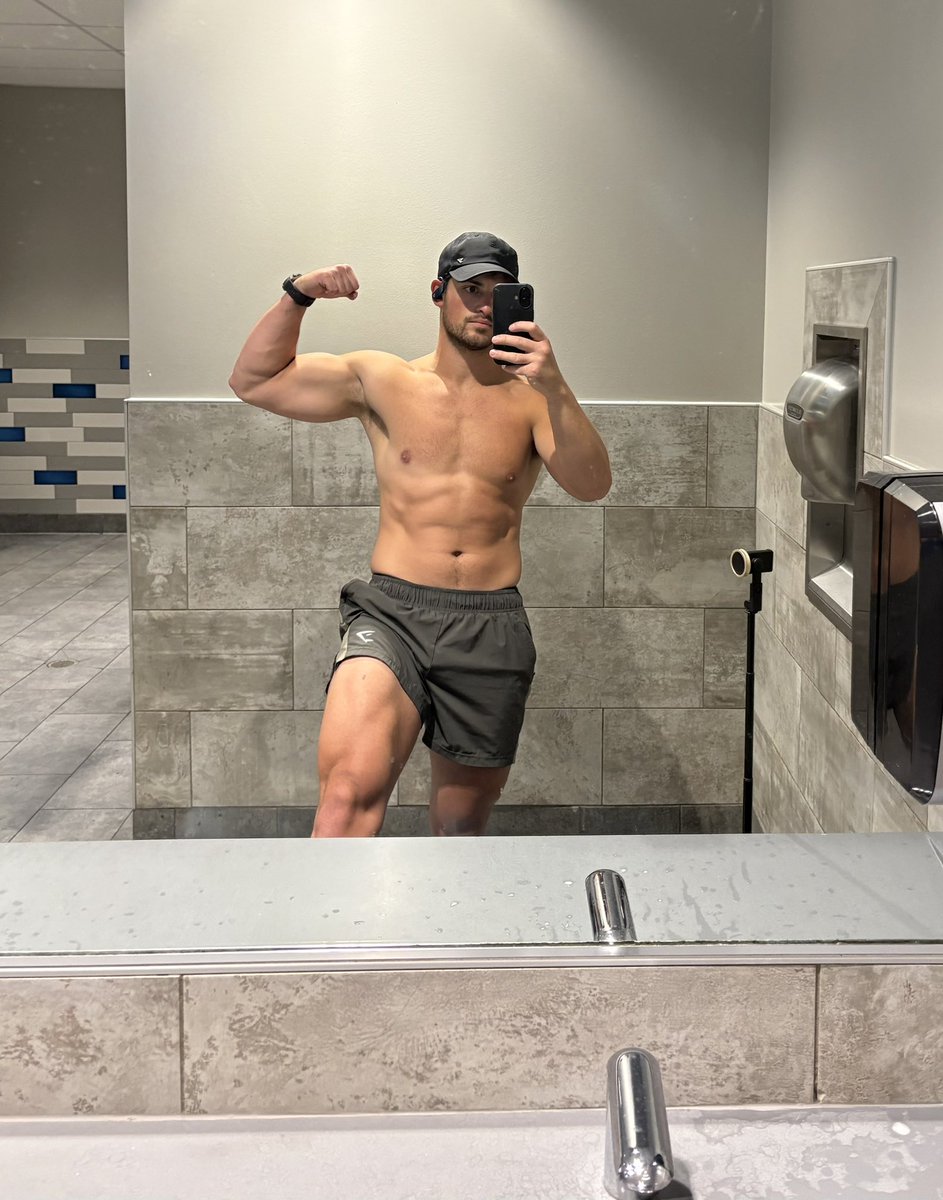 voypearsonfit's tweet image. Decent leg day this afternoon. Cheers
