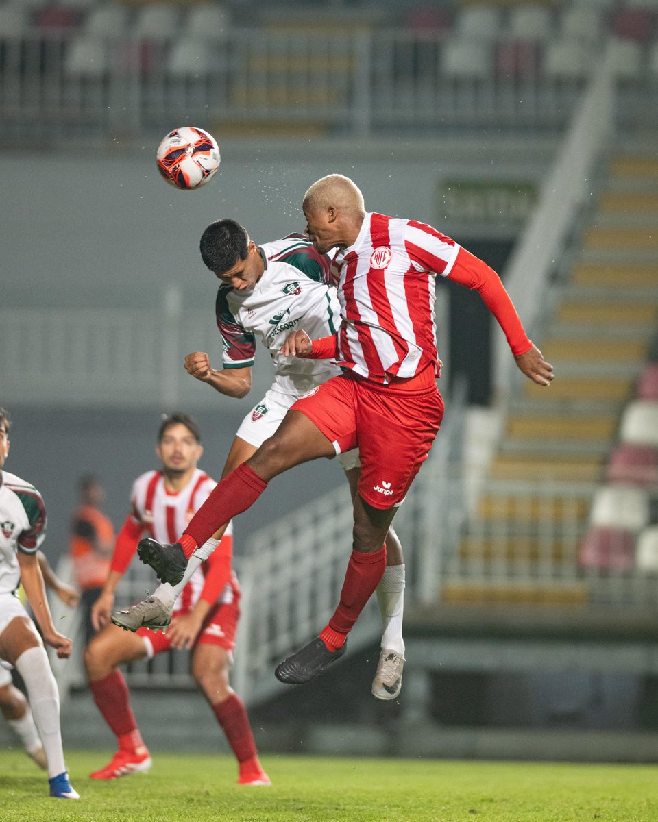 Intervalo de jogo

Fluminense 1x0 Hercílio Luz

Leão do Sul comandou boa parte das ações na etapa inicial, mas sai atrás pela primeira vez. 

Trapalhada na defesa colorada vai custando o resultado até aqui.

📸: Luiz Vieira