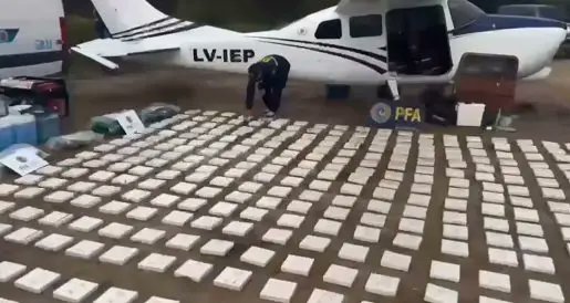 Interceptan avioneta con 400 kilos de cocaína en Vera

SJA: shre.ink/7qPe
