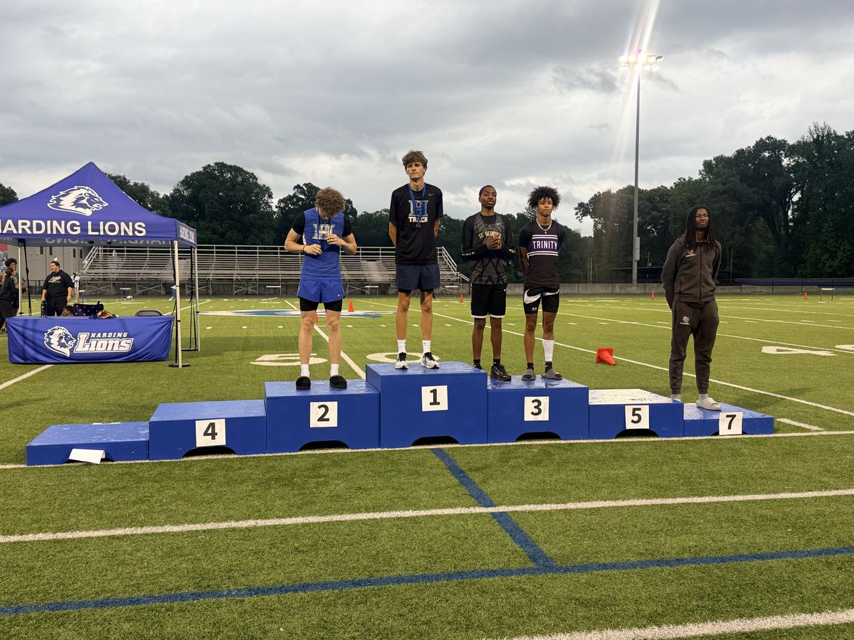 CaysenMoore's tweet photo. Placed 3rd in the Region in High jump! Jumped 6'0! Only up from here https://t.co/dUrH4stjvA