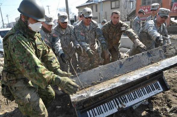 Answerfromjapan's tweet photo. @OfAthenry アメリカの海兵隊が敵じゃないことは知ってるよ！
僕らが地震で大変なときに命をかけて助けに来てくれたからね
トモダチ作戦は今も多くの日本人が感謝してるよ
リスペクト🫡 https://t.co/sVXPGvM7lU