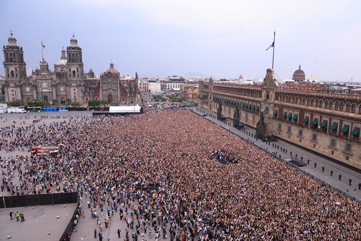 La verdadera generación Z atiborra el zócalo por la visita de BTS.

A diferencia de la rabiosa puesta en escena opositora, a las juventudes SÍ las moviliza la cultura y la amistad entre los pueblos.

Que viva el espacio público !