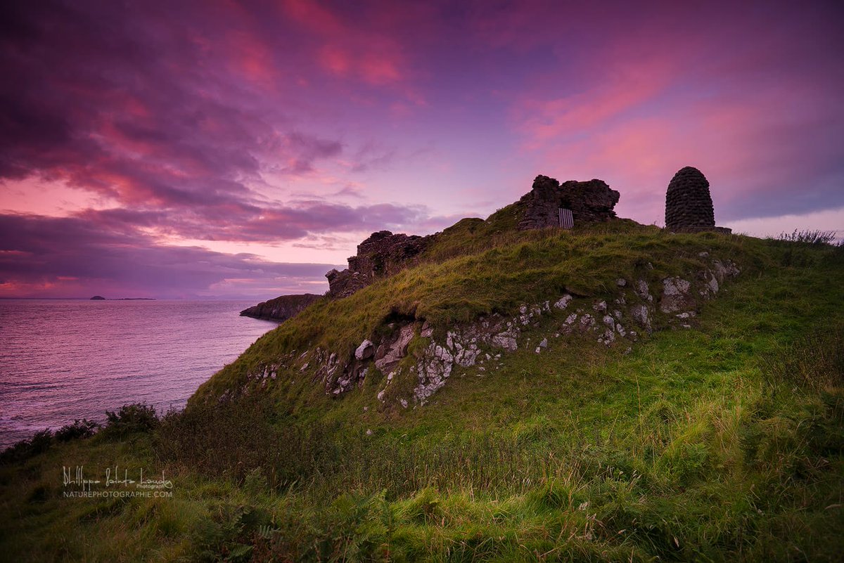 Duntulm Castle,  Isle of Skye, Scotland, Philippe Sainte-Laudy!💙🏴󠁧󠁢󠁳󠁣󠁴󠁿 From the 14th Century, it was a Clan MacDonald stronghold for over 200 years and is said to be haunted by several ghosts!