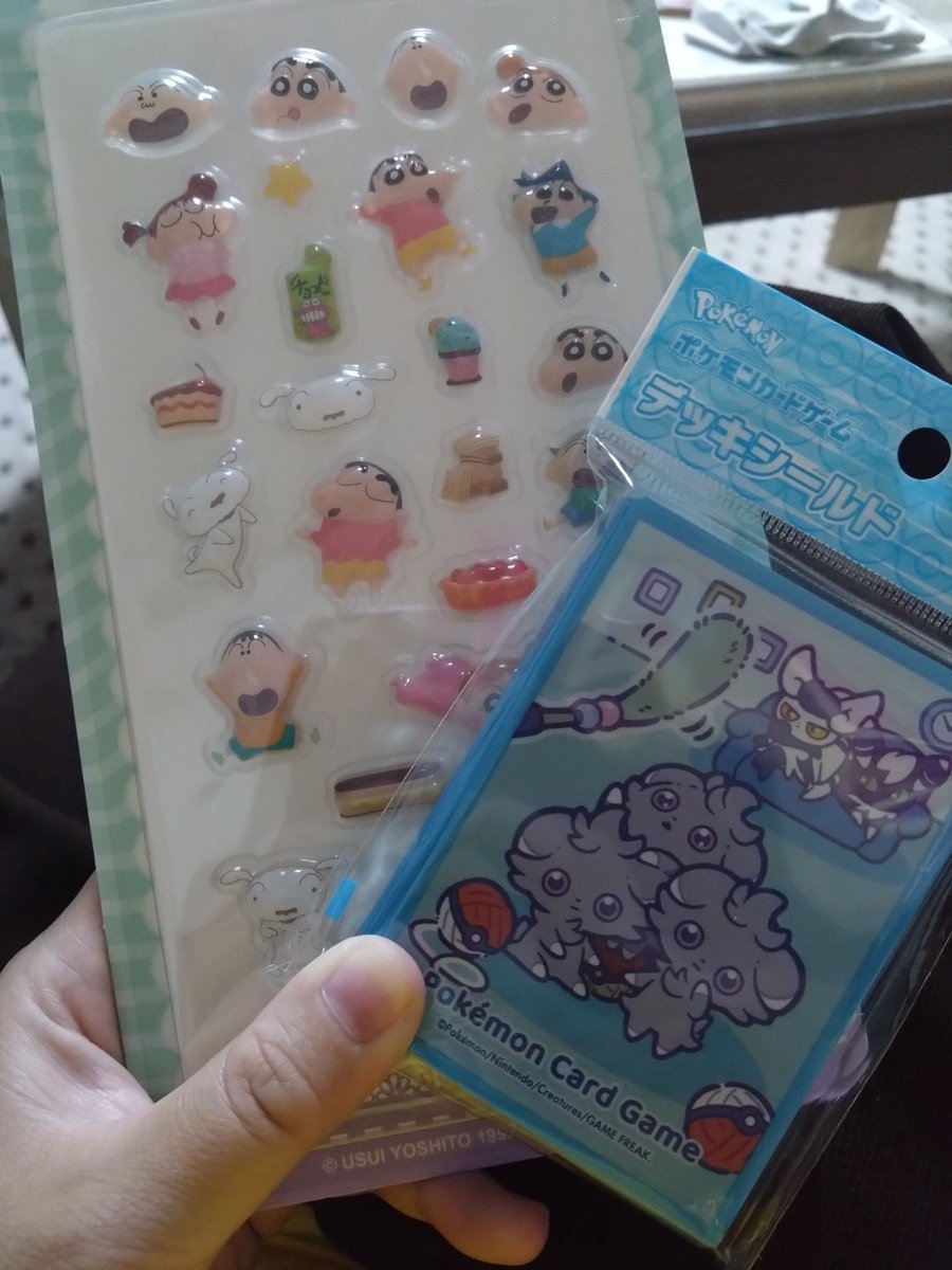 5月5日に
ららぽ行ってきた！
しんちゃんのシールと
ニャスパー、ニャオニクスのスリーブ買った！
スリーブ買っても仕方ないのに
買ってしまうのが
元カードプレイヤーね