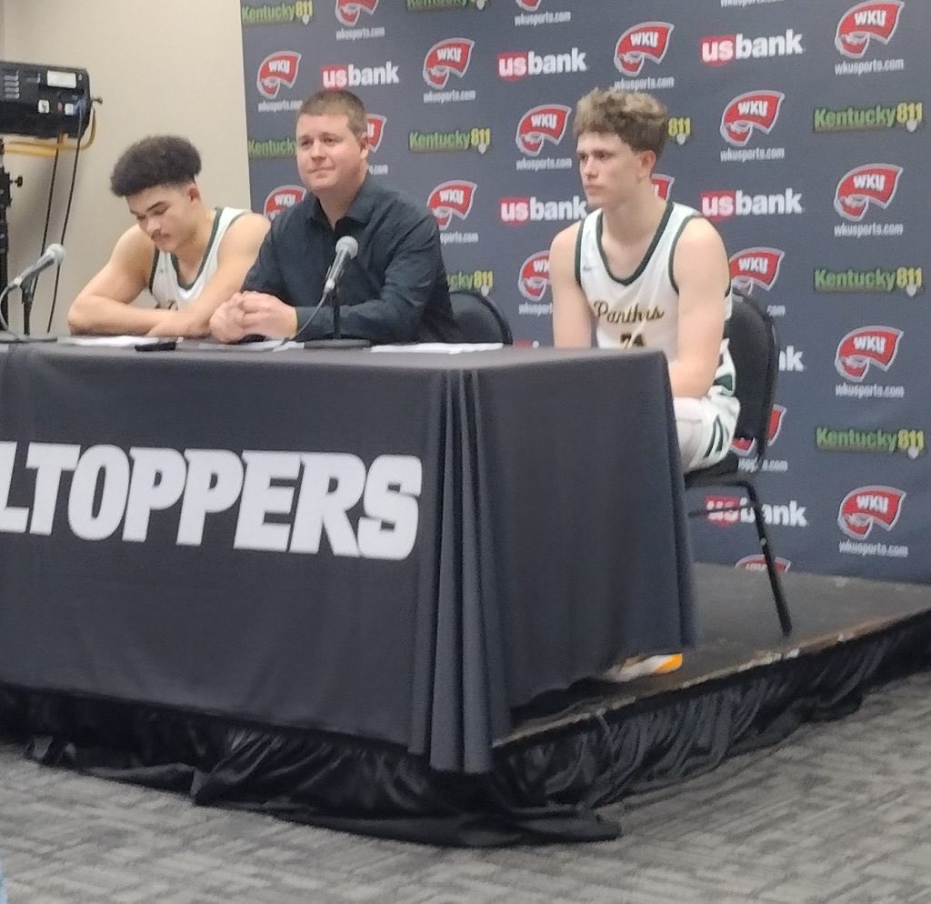 4thRegionHoops's tweet photo. Rumors throughout the season that this could be the end, and now it’s official. His consistency and longevity helped keep Cumberland Co. competitive. Kurtis Claywell has officially stepped down. He leaves with 96 wins, 3 region tournaments appearances and 1 district championship! https://t.co/yTitrv1rwh