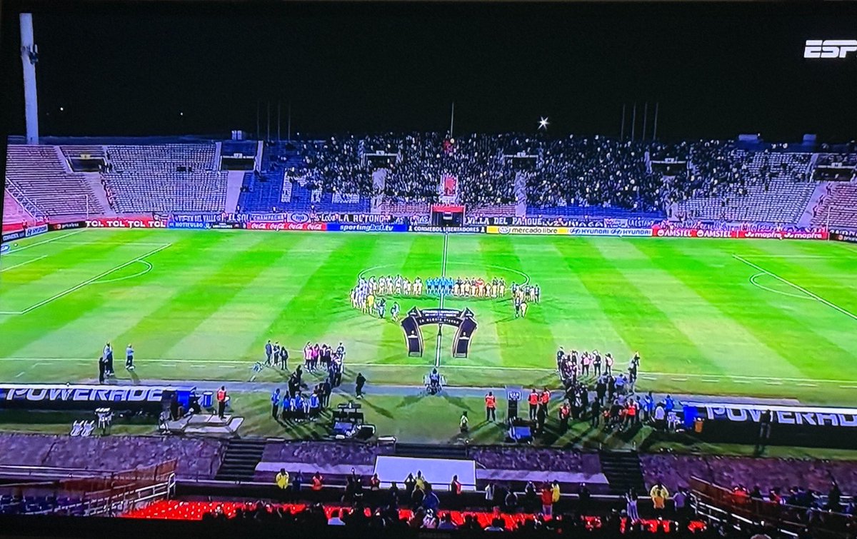 GodoyCruzTW's tweet photo. Contra un histórico Brasilero punteros en todo los frentes, por libertadores, con precios cuidados, con las multas pagas, no pasan las 10 mil personas. Es tristísimo https://t.co/ZLq25ICS9Q