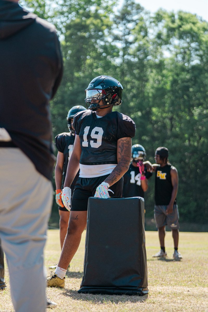 ChristianA19_'s tweet photo. Last spring ball is coming to an end… YEAR 4 LOADING! #ComingForItAll #ThankyouGod #GDTBAM
@KingsMountainFB @TDBELL29 @coachPearson74 @CoachShaneShort @The1st_Montana @pepman704 @Mstout_3 @HawkMgmt @CoachPMcGowan @Jhilly79 @CoachFlowers @CoachDickert @Coach_BHarris https://t.co/TNByPVBivu