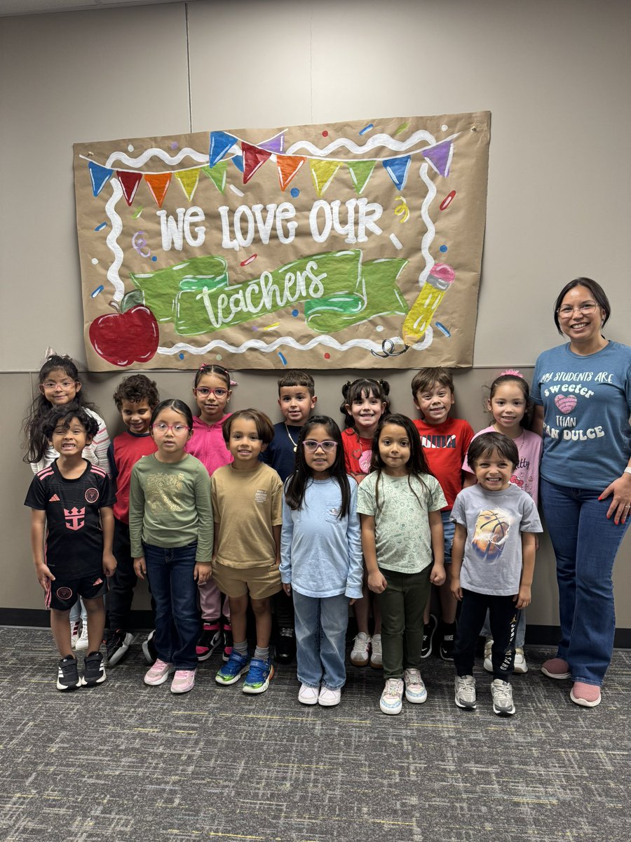 MsRios_bil's tweet photo. I’m so grateful for the thoughtful tokens of appreciation from our little lions and their parents 💕thank you so much! 
#Kindergarten #bilingual https://t.co/YmbXj5fIfs