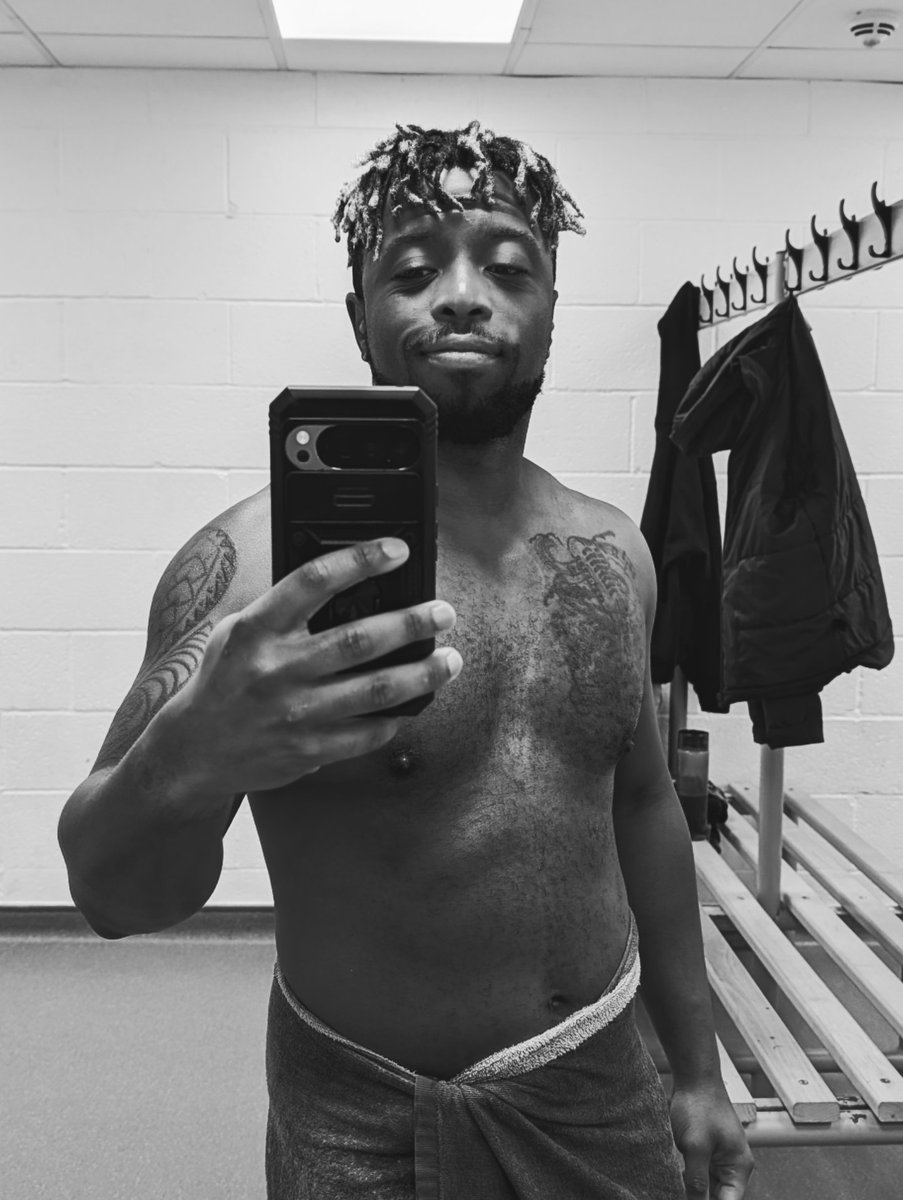 Nathanielb92's tweet photo. It's been a while... 
New knee v2/3 I've lost count now 🥹😭 https://t.co/BOwRUA5dgf