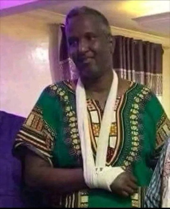 mudanem4's tweet photo. @AAbdishakur @MohamoudGaildon Farmajo iyo kheyre gacanta ayay ka jabiyen lkn waxa balan ah in qorta laga jabiyo ina abdi shukurow car so qoray so qaado https://t.co/VJnIgMt5Cs