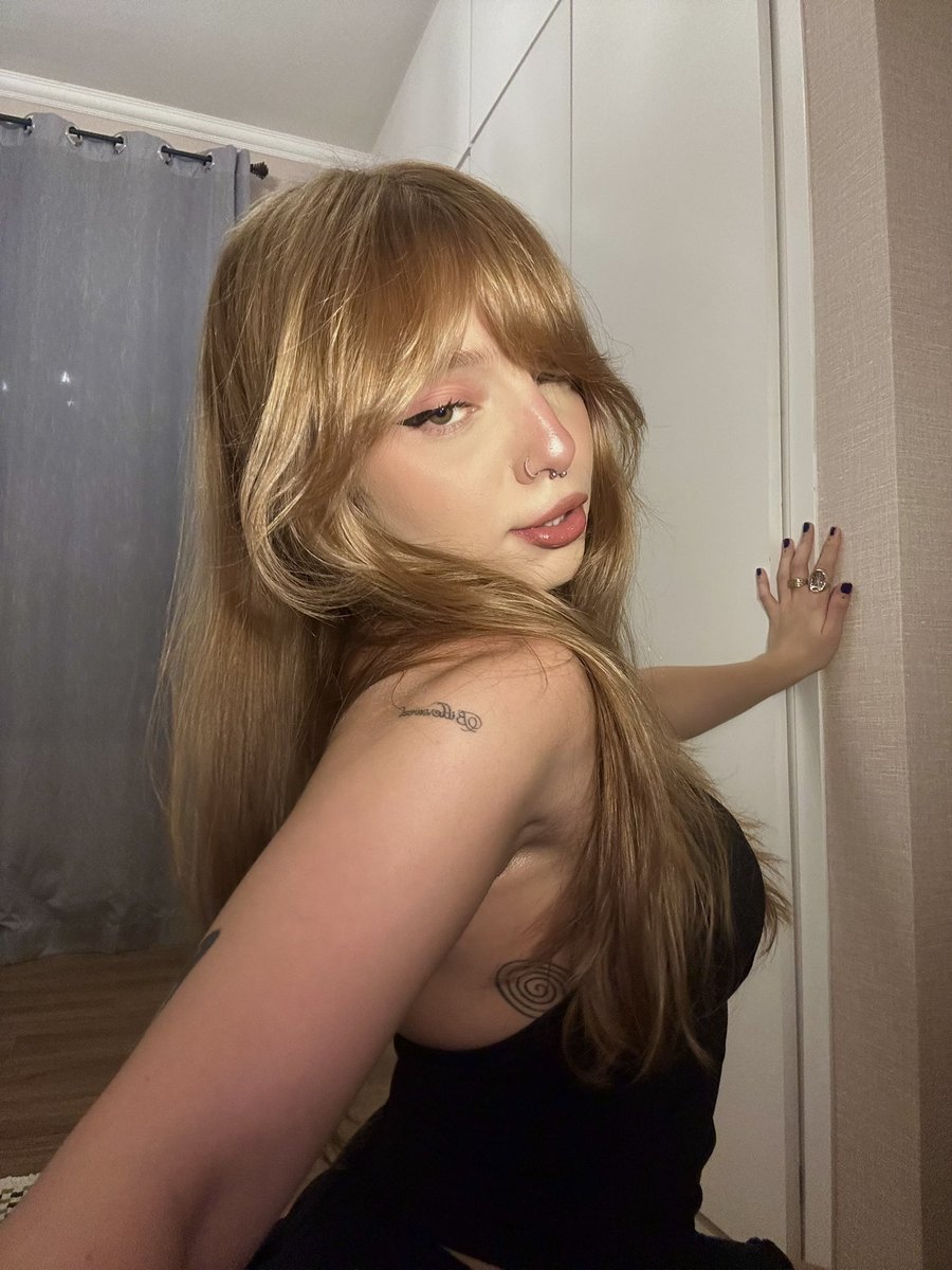 matoaluno's tweet photo. rita marie skeeter ✴︎ @wiccannabism 
✴︎ idade: 19.
✴︎ pronomes: ela/dela.
✴︎ sexualidade: lésbica.
✴︎ casa: sonserina.
✴︎ extracurricular: cheerleader. https://t.co/ZFTatKwmSY