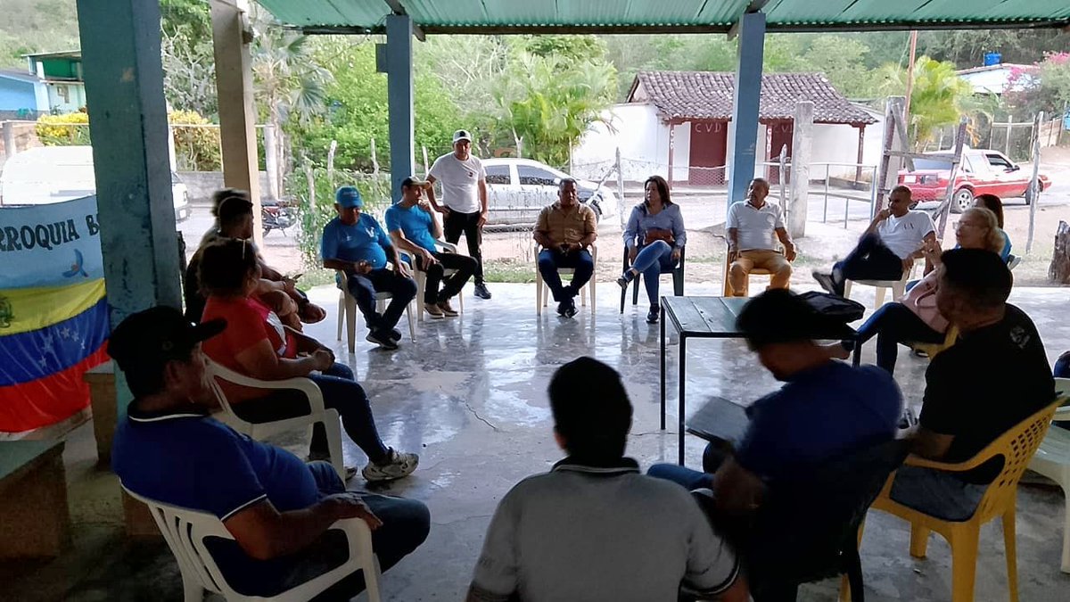 VenteSucre's tweet photo. ¡Estructura sólida en Bermúdez! 🗳️🇻🇪
El sábado #2May juramentamos a los miembros del Colegio d Ciudadano "Londres", Parroquia Bolívar. 🤝
Con el respaldo del Dr. Juvenal Aliendres y el equipo municipal, fortalecemos la defensa de la democracia. https://t.co/BSAgT42bY5