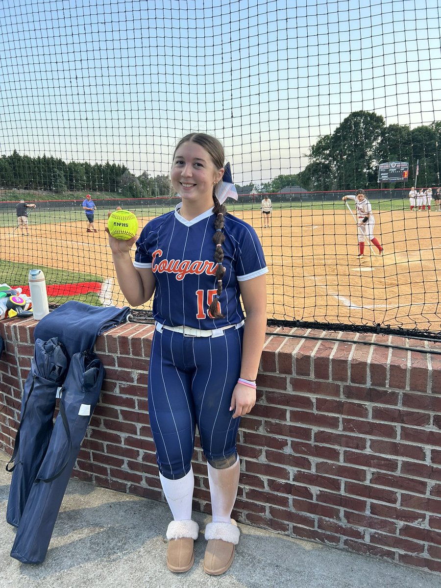 leah_troutman15's tweet photo. Hit a home run during my 4th at bat going 4-4 in the 1st round of state playoffs vs. South point! Won 10-5!🥎💪💣#BeElite @Bullard_CE @FC_Hooks https://t.co/4MXnHpt4j9