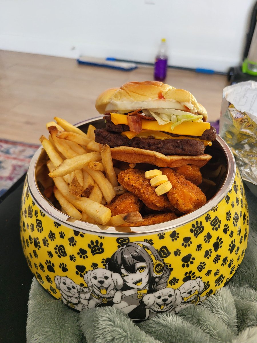 CalicoKig's tweet photo. Puppygirl marijuana burger https://t.co/Ccmi3L47Z2