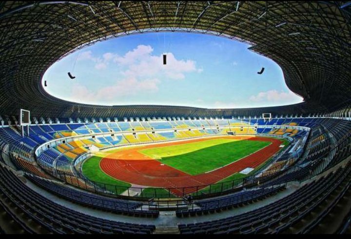 Padahal di GBLA aja a, sok ku 
<a href="/persib/">PERSIB</a> digratisin buat <a href="/Persija_Jkt/">Persija Jakarta</a> mah sekalian official &amp; pemain diongkosin PP pake Whoosh + naik ojol ke stadion. Repot kan tiap mau maen harus sewa dadakan kayak sewa lapang futsal.
