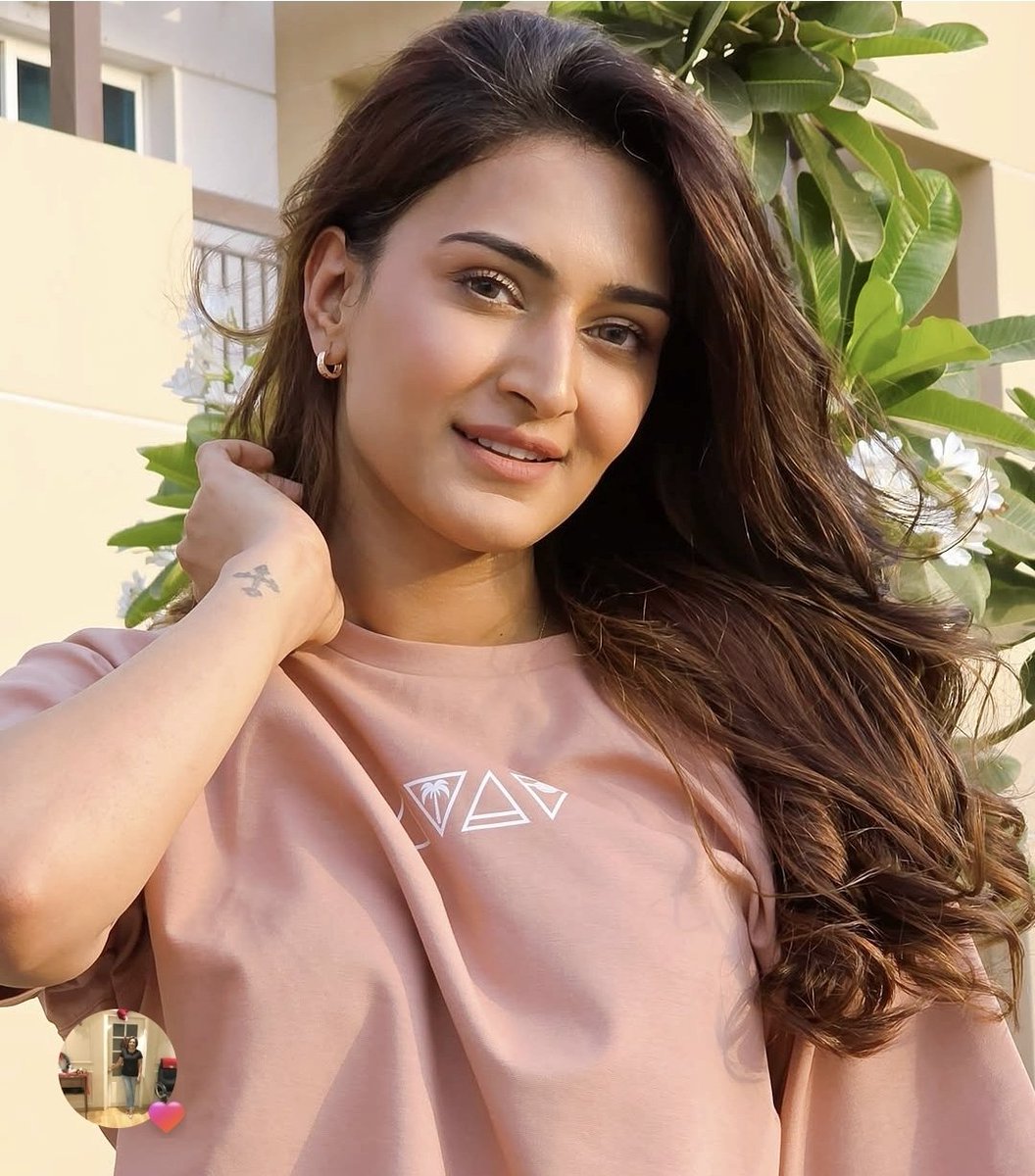 AK3Wonder's tweet photo. Wishing you a very happy birthday, Eri. 🎂 🎉💐
Have a super duper exciting day and year ahead.🎊 
May you achieve everything your heart desires. 
Lots of love. Stay happy stay blessed.❤️ 
#EricaFernandes @IamEJF https://t.co/7rvAWSySwZ