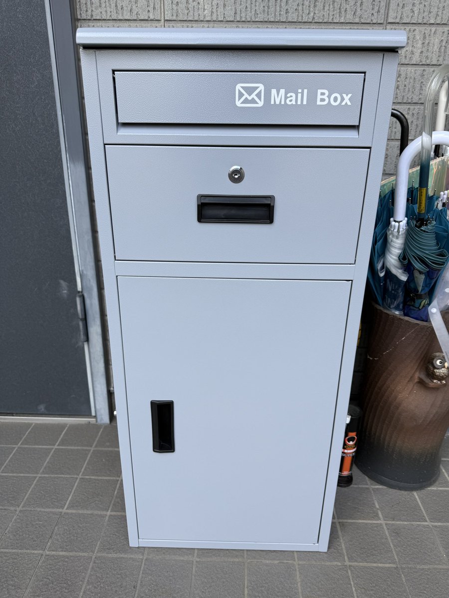 宅配ボックス買ったよぉ🩵 これで怒涛の配達に対応できそう🩵 鍵かけて