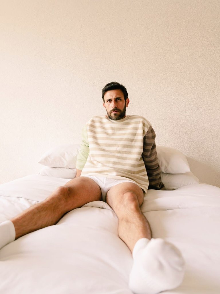 Carlos Ferro. Macho guapo y sexi, ya que abra su only y nos muestre ese cuerpo desnudo que todos debemos ver 🥰
#macho #actor