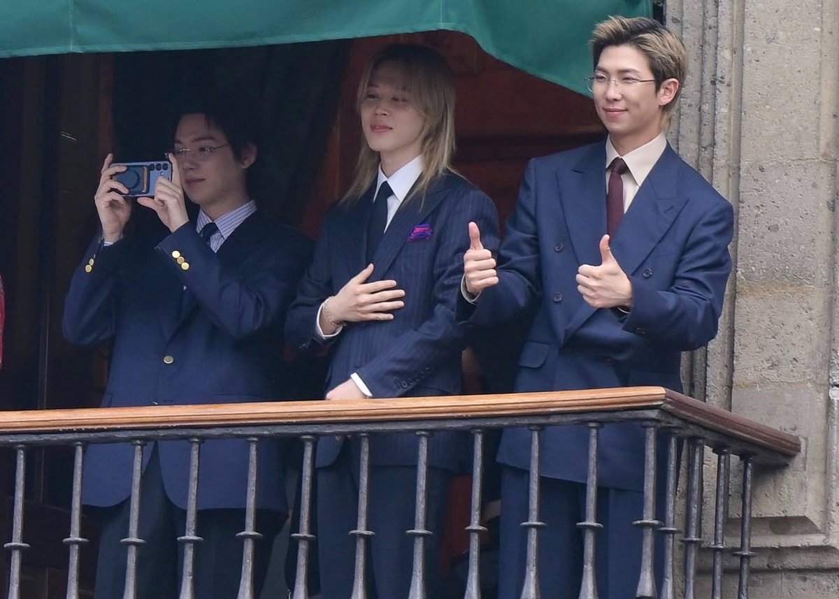 I want three boyfriends so i can dress them like triplets