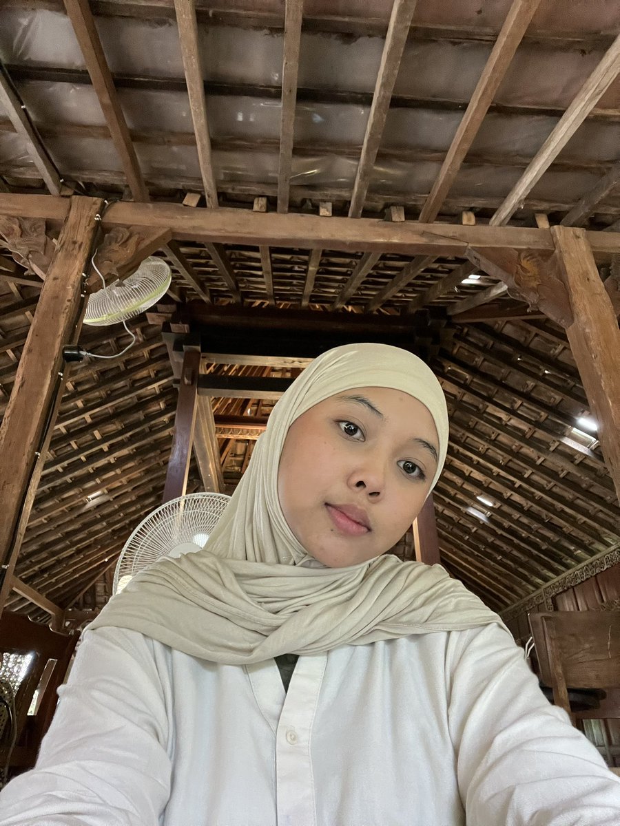 icaklisya's tweet photo. laluuu….. aku mencoba another hijab instant lagii yg ini sih kata orang2 best ya dupe nya lafi** (cuma gatau ya aku blm pernah beli)🧏🏻‍♀️ ini sih paling best yaa dari keduanya td dan sering kupake dan aku ampe beli lagiii. 100%💌🫰🏻😍coba deh. yang OVAL ya

https://t.co/G7aaRm7opI https://t.co/id3Vpqgwyk