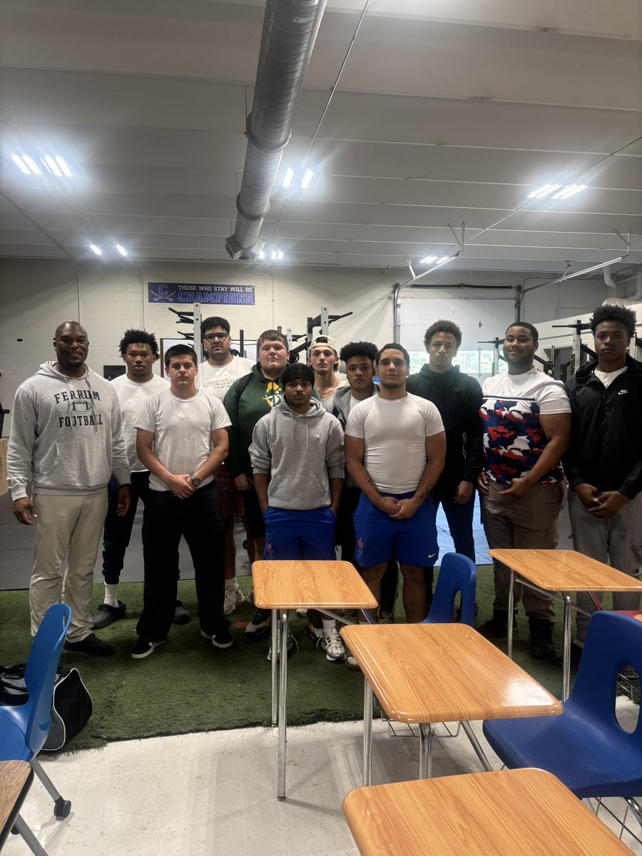 Its_Coach_A's tweet photo. Thank you @Coach_lrob of @FerrumFootball for stopping by to speak to some of our athletes‼️⚔️
@cccavsfootball https://t.co/KhtoJOn4nR