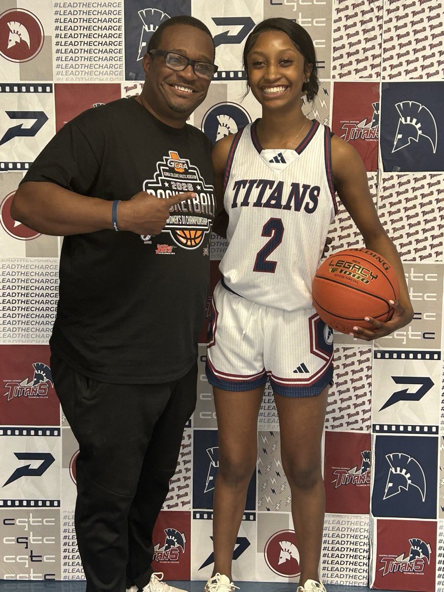 CTigers_wbb's tweet photo. After a great visit with @Ballcoachjohng. @taylorclark_5 has been BLESSED to receive an offer!! 💪🏾🏀 #CGTC #AGTG https://t.co/R7oJXe76mX