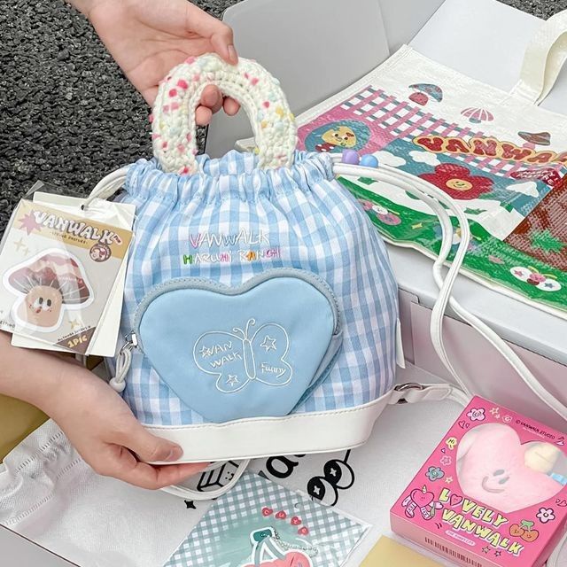 ifvyrose's tweet photo. your favorite blue bag

a thread https://t.co/kcHaWrW0eo